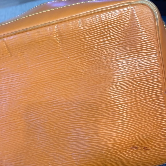 Louis Vuitton Epi Bag - Picture 7 of 11